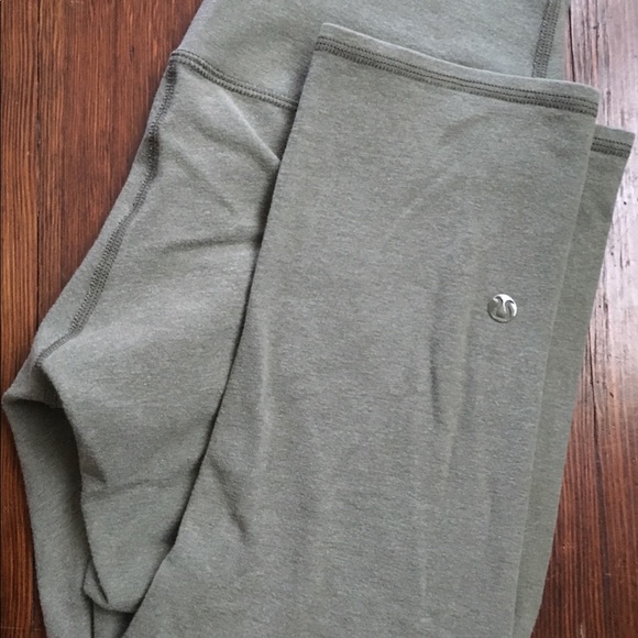 Lululemon wunder under crop high waisted - Picture 3 of 3